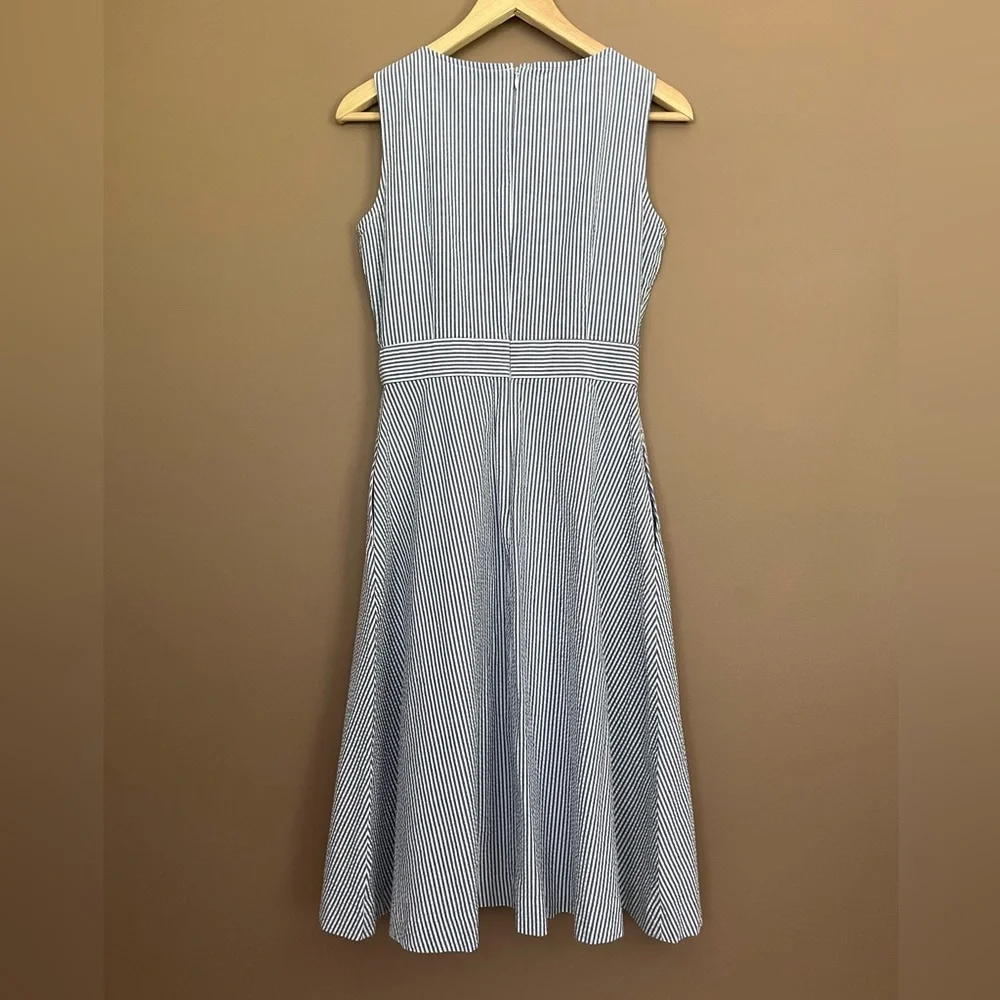 {Talbots} Sleeveless Seersucker Fit & Flare Midi Dress in Blue & White - Size 4 - Picture 4 of 8